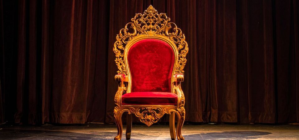 Der Thron als Sitzmöglichkeit nur für Privilegierte